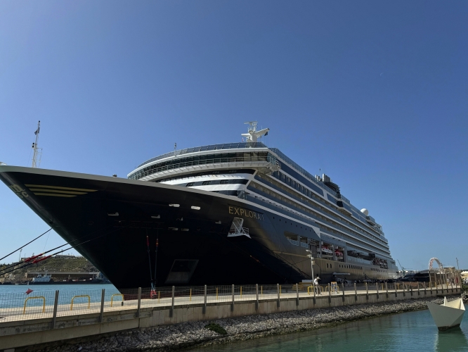 <p><b>Exposé – Explora Journeys</b></p>